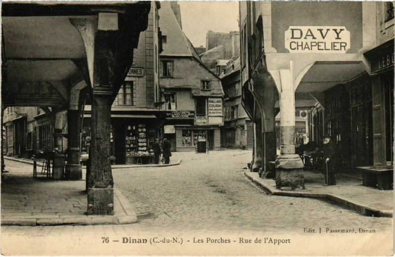 Carte postale ancienne Dinan - Les Porches à Dinan