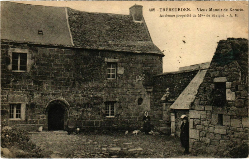 Carte postale ancienne Trebeurden - Vieux Manoir de Kerario à Trébeurden