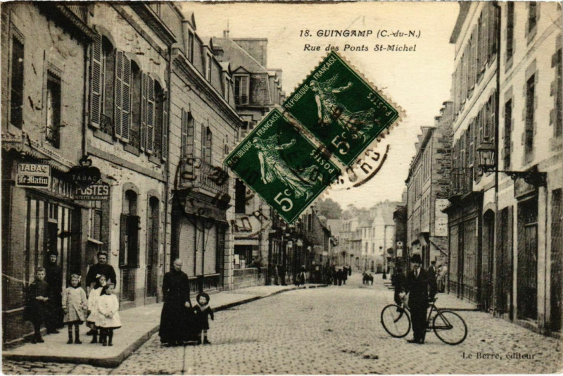 Carte postale ancienne Guingamp - Rue des Ponts à Guingamp