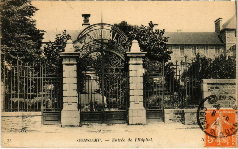 Carte postale ancienne Guingamp - Entrée de l'Hopital à Guingamp