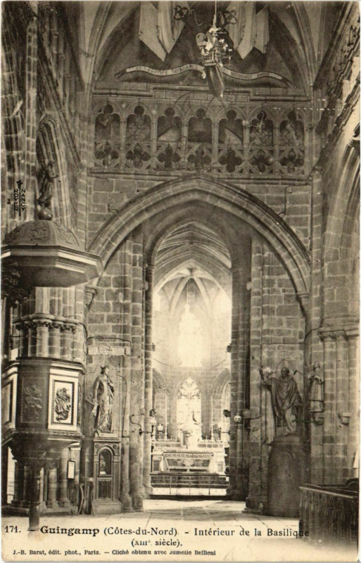 Carte postale ancienne Guingamp - Interieur de la Basilique à Guingamp