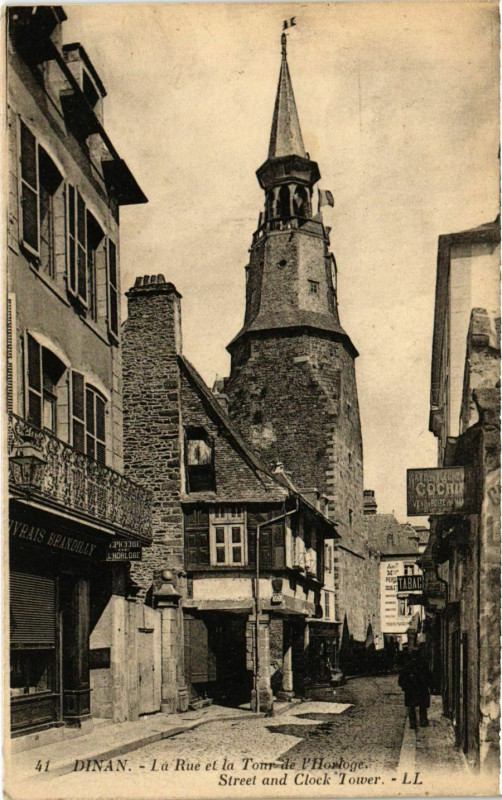 Carte postale ancienne Dinan - La Rue et la Tour à Dinan