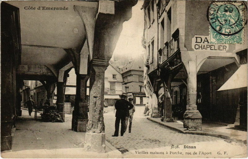Carte postale ancienne Dinan - Vieilles maisons à Dinan