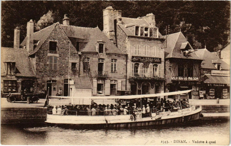 Carte postale ancienne Dinan - Vedette a quai à Dinan