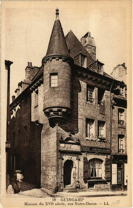 Carte postale ancienne Guingamp - Maison du Xvi siecle à Guingamp