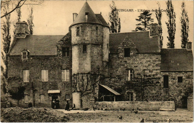 Carte postale ancienne Guingamp - L'Abbaye de Ste-Croix à Guingamp