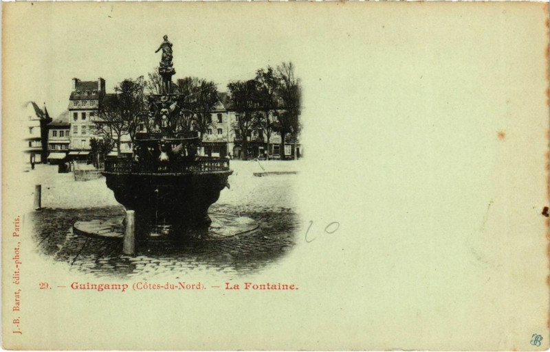 Carte postale ancienne Guingamp - La Fontaine à Guingamp
