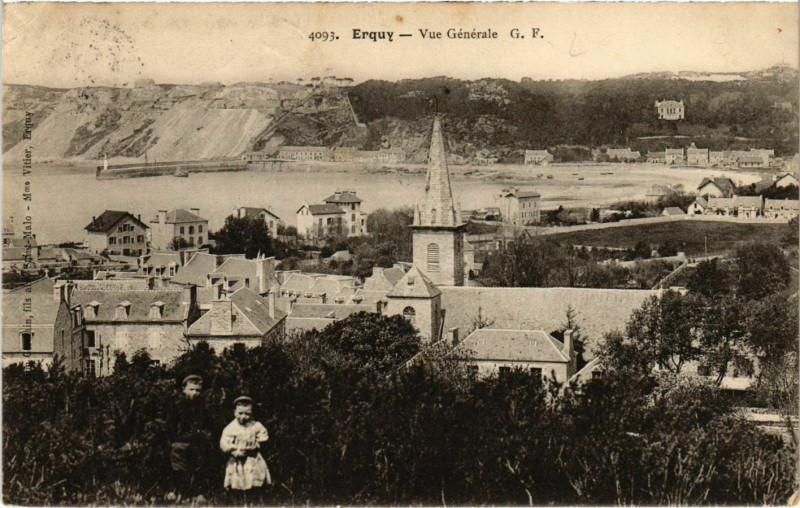 Carte postale ancienne Erquy - Vue générale à Erquy