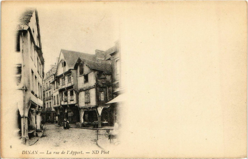 Carte postale ancienne Dinan - La rue de l'Apport à Dinan