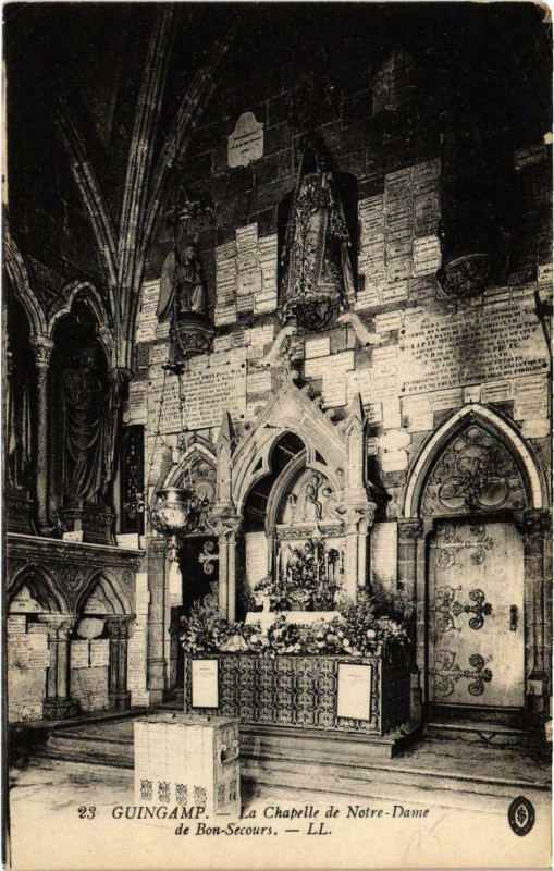 Carte postale ancienne Guingamp - La Chapelle de Notre-Dame à Guingamp