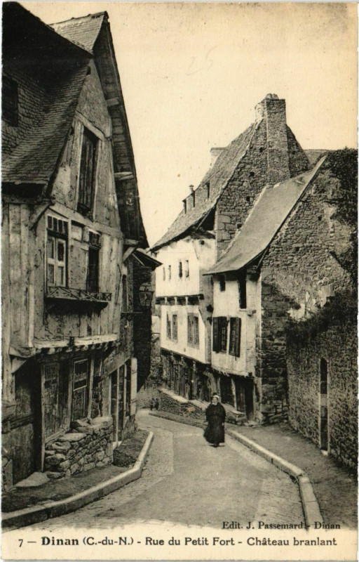 Carte postale ancienne Dinan - Rue du Petit Fort à Dinan