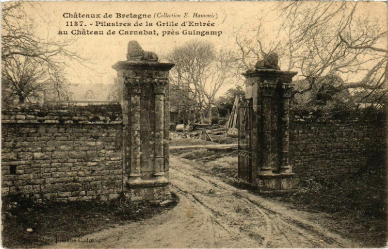 Carte postale ancienne Pilastres de la Grille d'Entrée