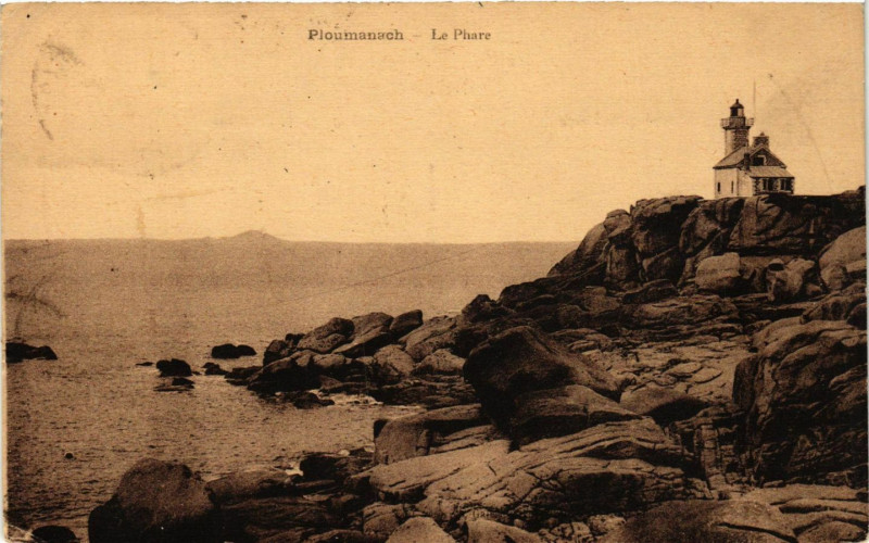 Carte postale ancienne Ploumanac'H - Le Phare