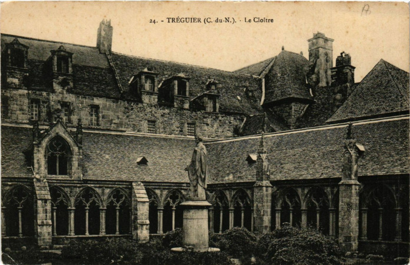 Carte postale ancienne Treguier - Le Cloitre à Tréguier