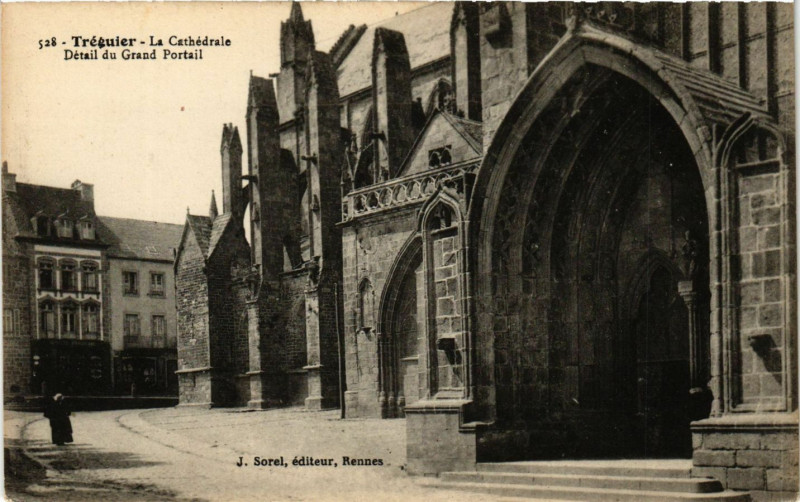 Carte postale ancienne Treguier - Le Cathedrale - Détail du Grand Portail à Tréguier