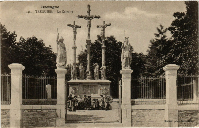 Carte postale ancienne Treguier - La Calvaire à Tréguier