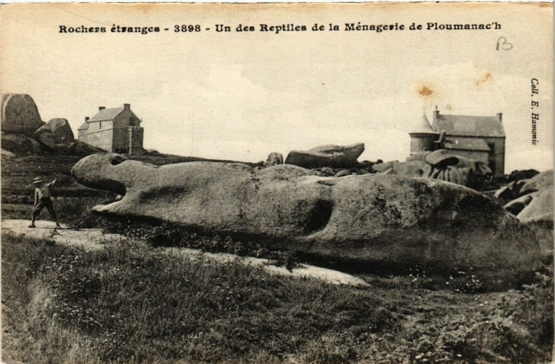 Carte postale ancienne Ploumanac'H - Rochers étranges