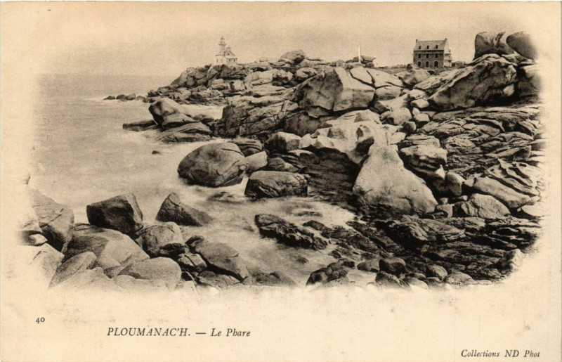 Carte postale ancienne Ploumanac'H - Le Phare