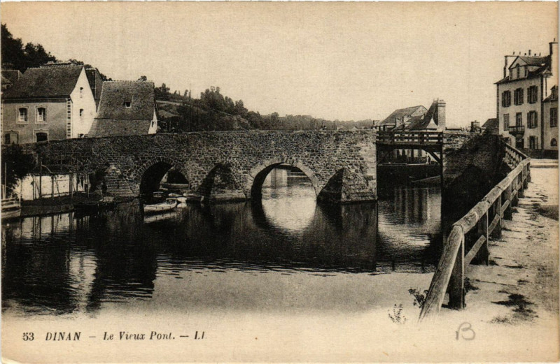 Carte postale ancienne Dinan - Le Vieux Pont à Dinan