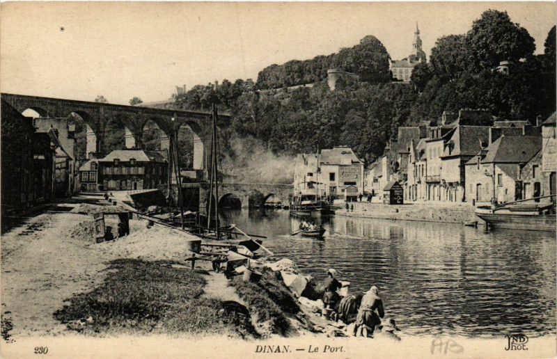 Carte postale ancienne Dinan - Le Port à Dinan