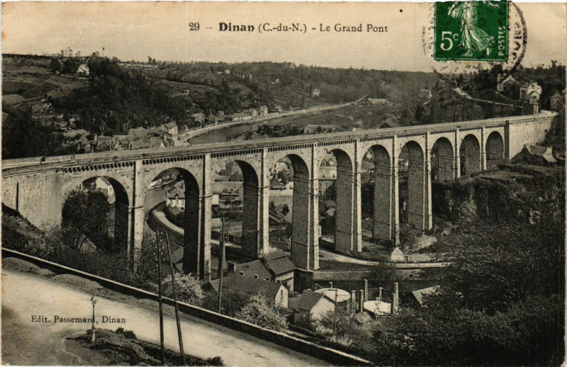 Carte postale ancienne Dinan - Le Grand Pont à Dinan