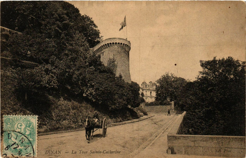 Carte postale ancienne Dinan - La Tour Ste-Catherine à Dinan