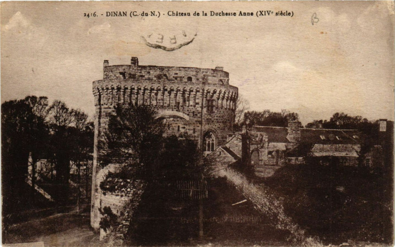 Carte postale ancienne Dinan - Chateau de la Duchesse Anne à Dinan