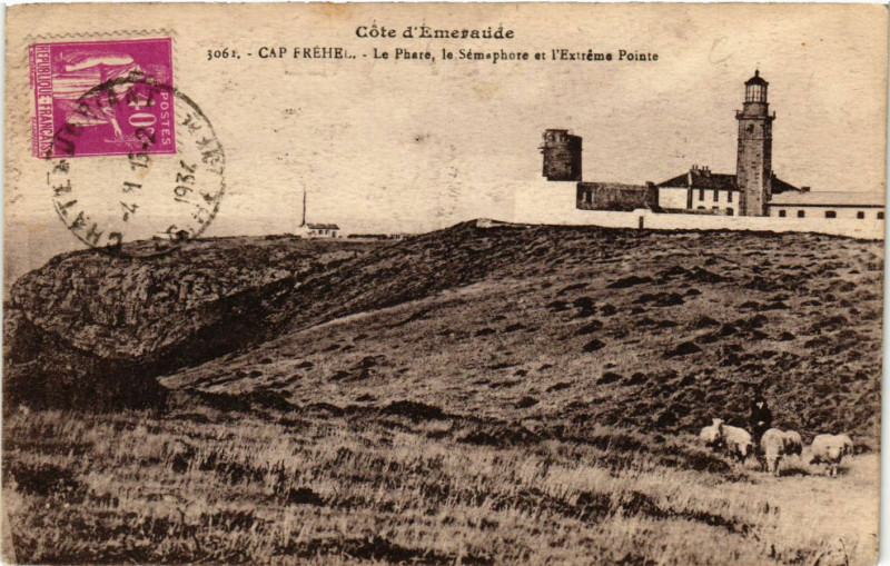 Carte postale ancienne Cap Frehel - Le Phare - Le Semaphore et l'Extreme Pointe à Fréhel