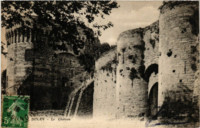 Carte postale ancienne Dinan - La Chateau à Dinan