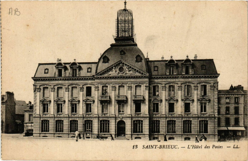 Carte postale ancienne Saint-Brieuc - L'Hotel des Postes à Saint-Brieuc