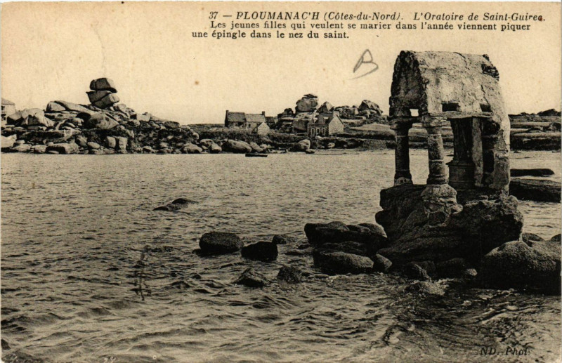 Carte postale ancienne Ploumanac'H - L'Oratorie de Saint-Guirec