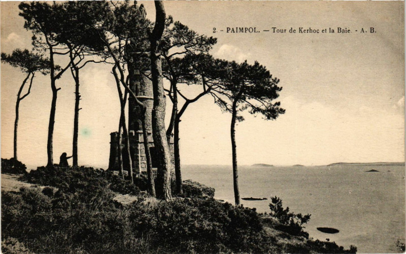 Carte postale ancienne Paimpol - Tour de Kerhoc et la Baie à Paimpol