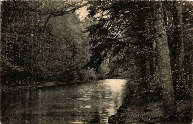 Carte postale ancienne Moncontour - Etang du Chateau des Granges à Moncontour
