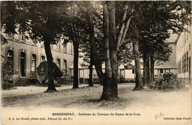 Carte postale ancienne Merdrignac - Interieur du Convent des Soeurs de la Croix à Merdrignac