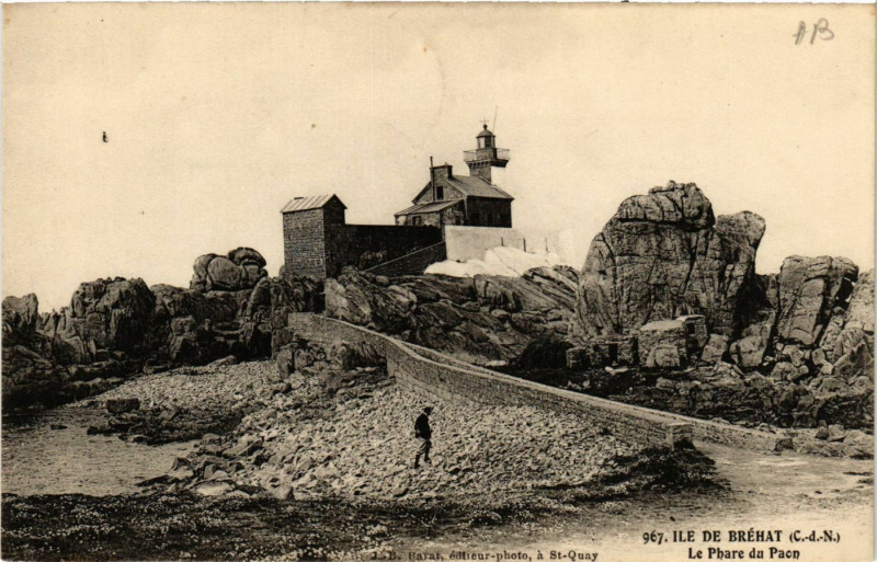 Carte postale ancienne Ile de Brehat - Le Phare du Paon à Île-de-Bréhat