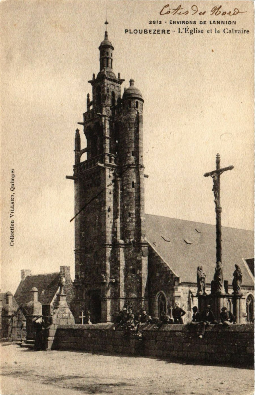Carte postale ancienne Ploubezere - L'Eglise et le Calvaire