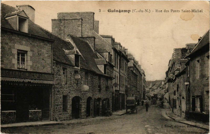 Carte postale ancienne Guingamp - Rue des Ponts St-Michel à Guingamp
