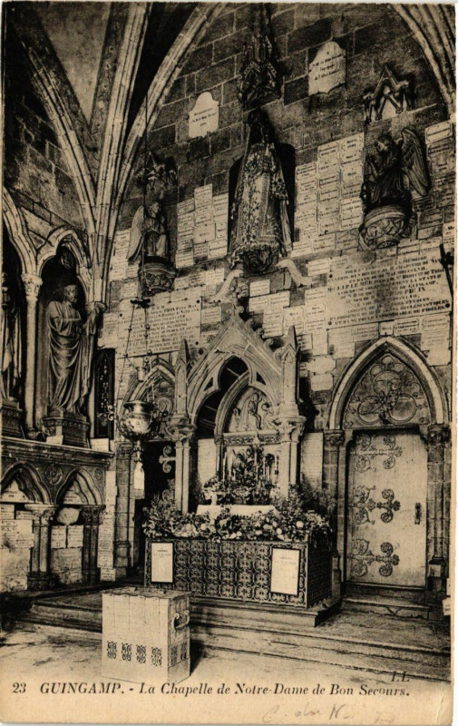 Carte postale ancienne Guingamp - La Chapelle de Notre-Dame à Guingamp