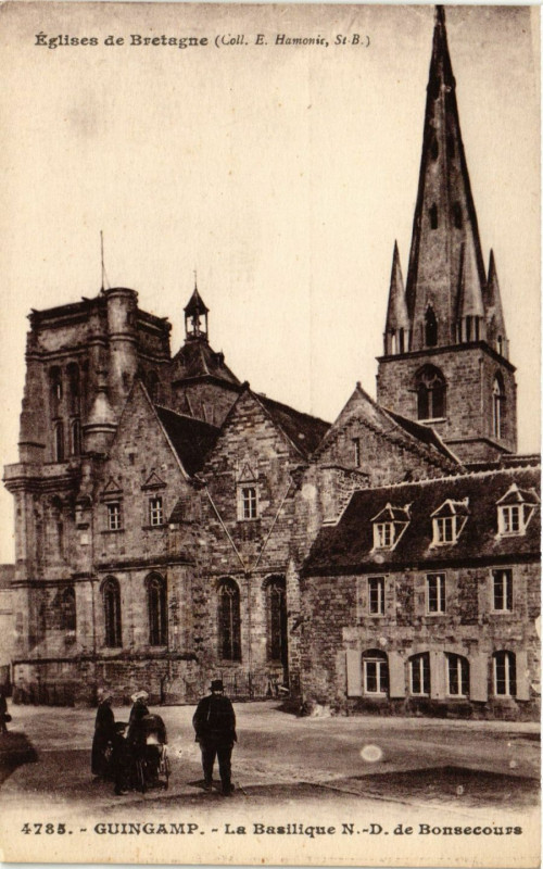 Carte postale ancienne Guingamp - La Basilique N.-D. de Bonsecours à Guingamp