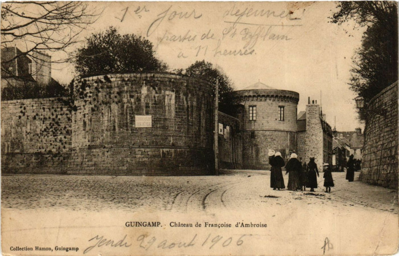 Carte postale ancienne Guingamp - Chateau de Francoise d'Amboise à Guingamp
