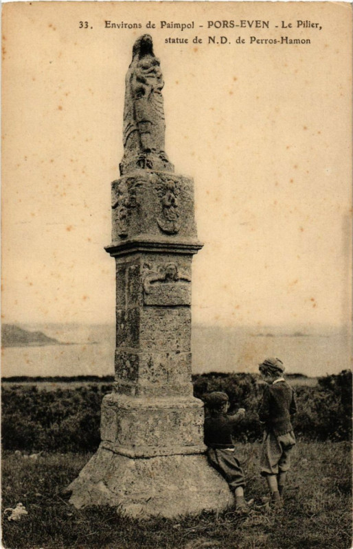 Carte postale ancienne Env. de Paimpol - Pors-Even - Le Pilier statue de N.D. Perros à Paimpol