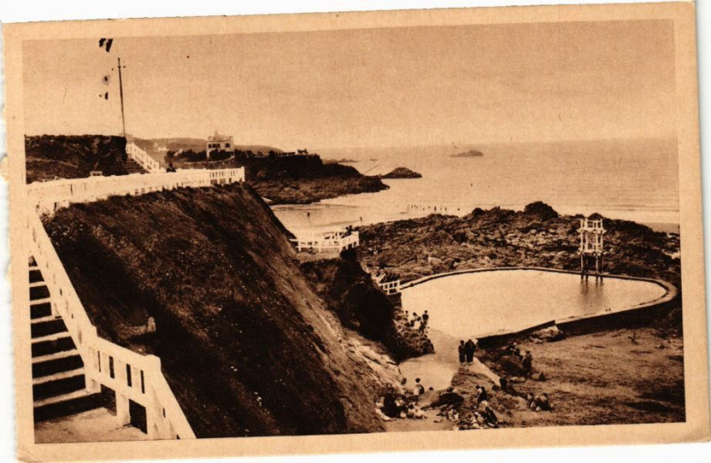 Carte postale ancienne Saint-Quay-Portrieux - La Piscine et la pointe de l'Isnier à Saint-Quay-Portrieux