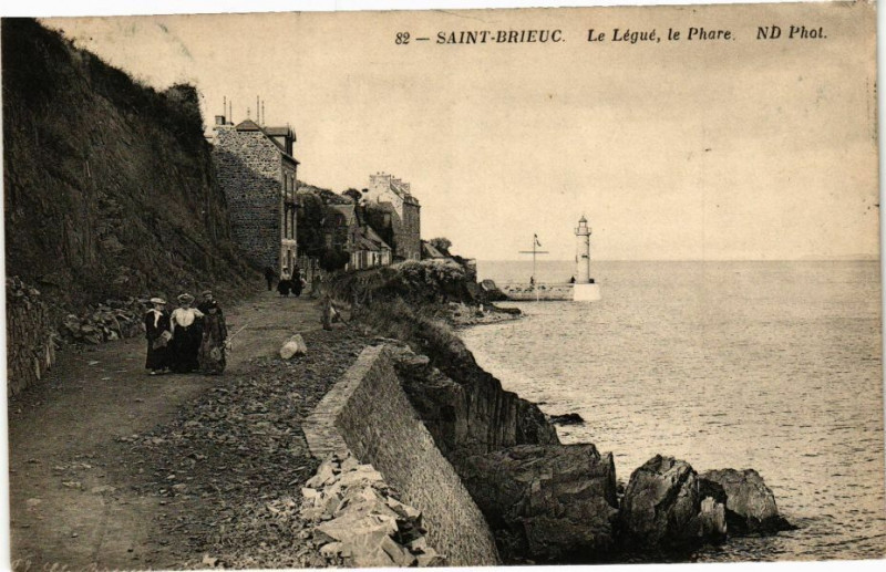Carte postale ancienne Saint-Brieuc - Le Légué le Phare à Saint-Brieuc