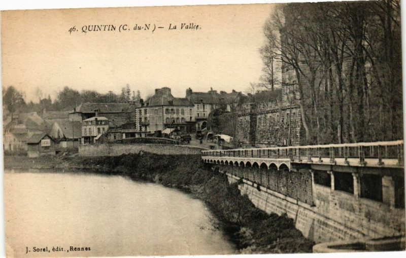 Carte postale ancienne Quintin - La Vallée à Quintin