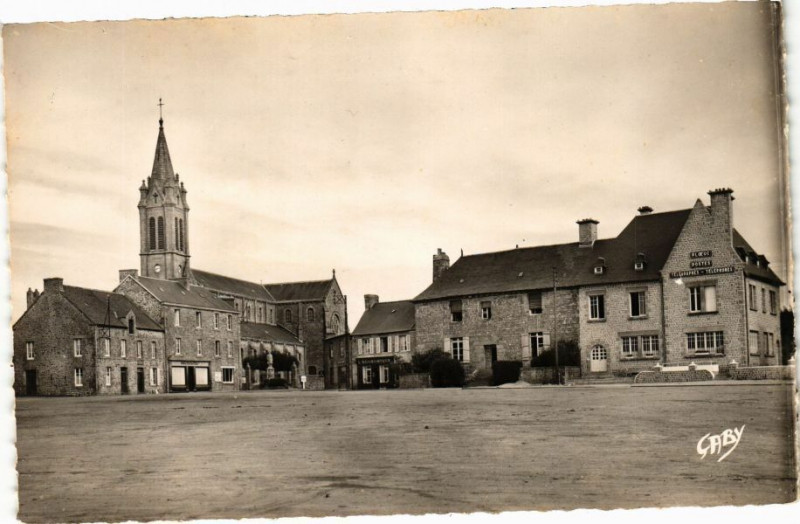 Carte postale ancienne Ploeuc - Le Haut de la Place