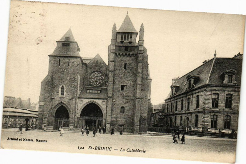 Carte postale ancienne Saint-Brieuc - La Cathédrale à Saint-Brieuc