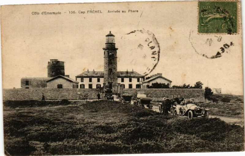 Carte postale ancienne Cote d'Emeraute - Cap Frehel - Arrivée au Phare à Fréhel