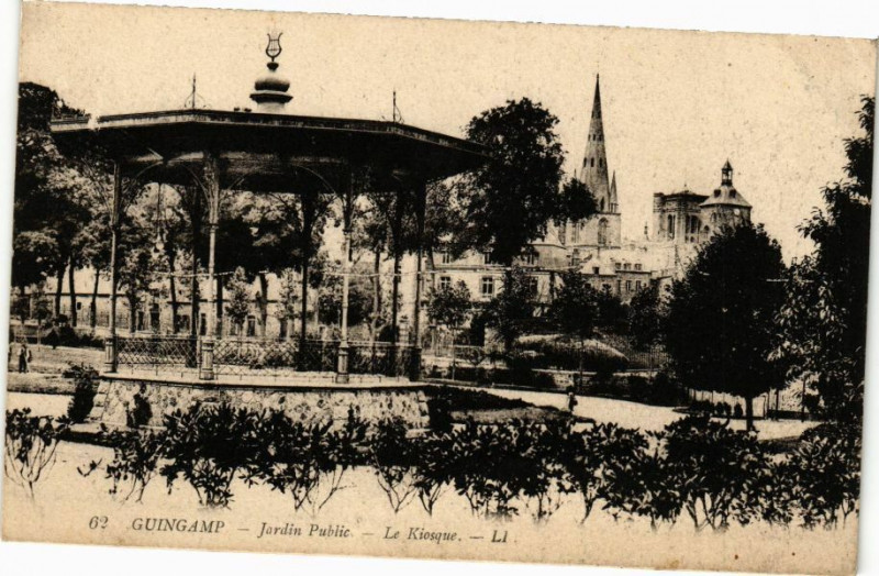 Carte postale ancienne Guingamp - Jardin Public - Le Kiosque à Guingamp