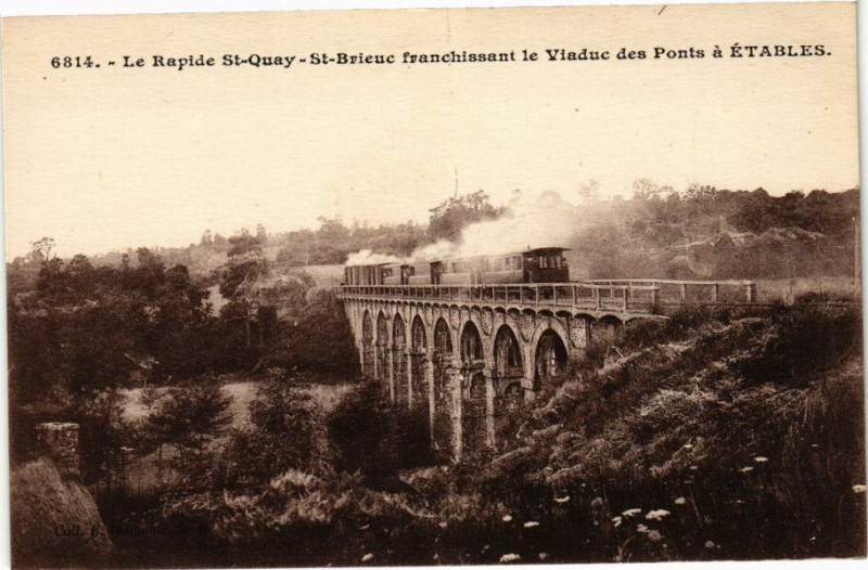 Carte postale ancienne Le Rapide Saint-Quay-Saint-Brieuc franchissant le Viaduc des Ponts a à Saint-Brieuc