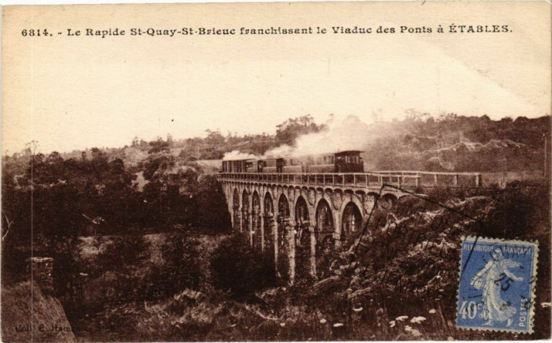 Carte postale ancienne Le Rapide Saint-Quay-Saint-Brieuc franchissant le Viaduc des Ponts a à Saint-Brieuc